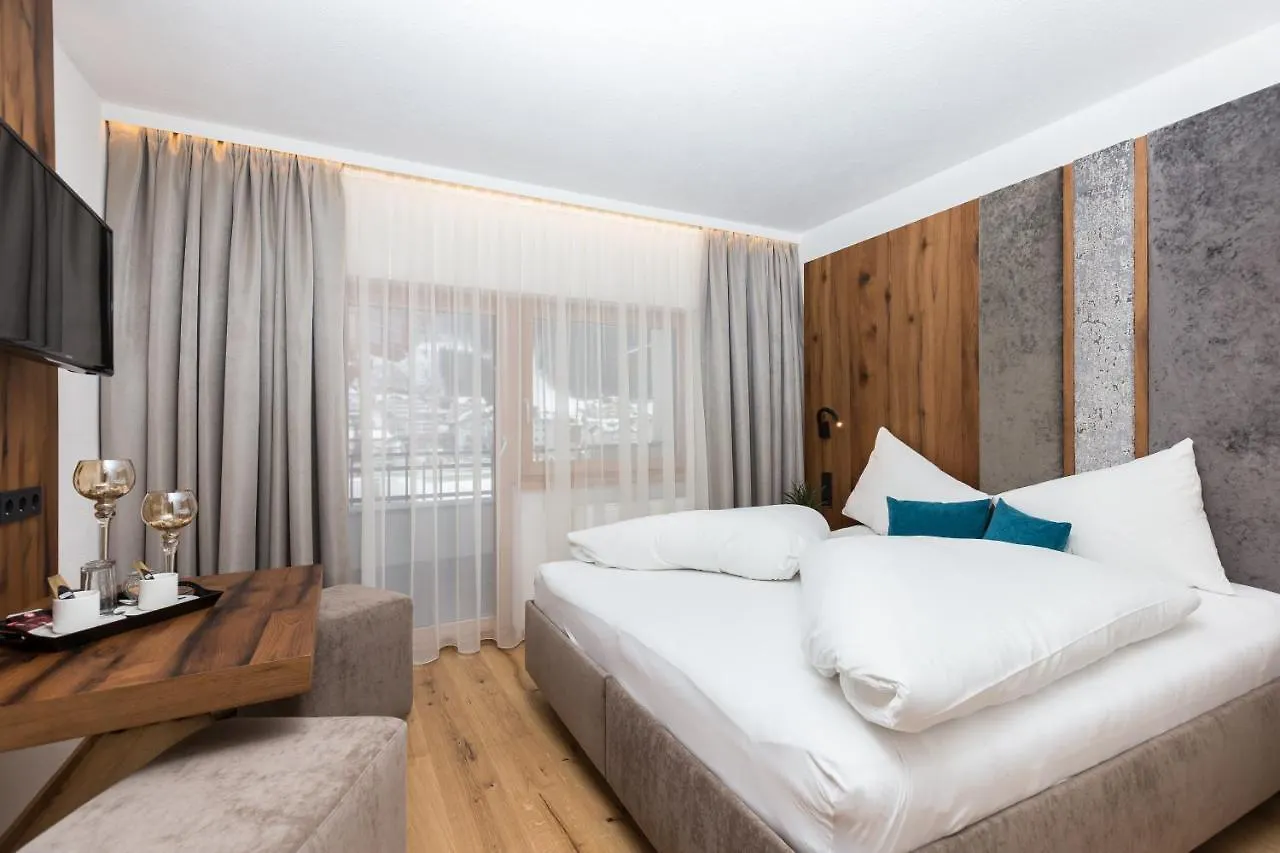 Hotel Garni Mirabell Ischgl 3*,