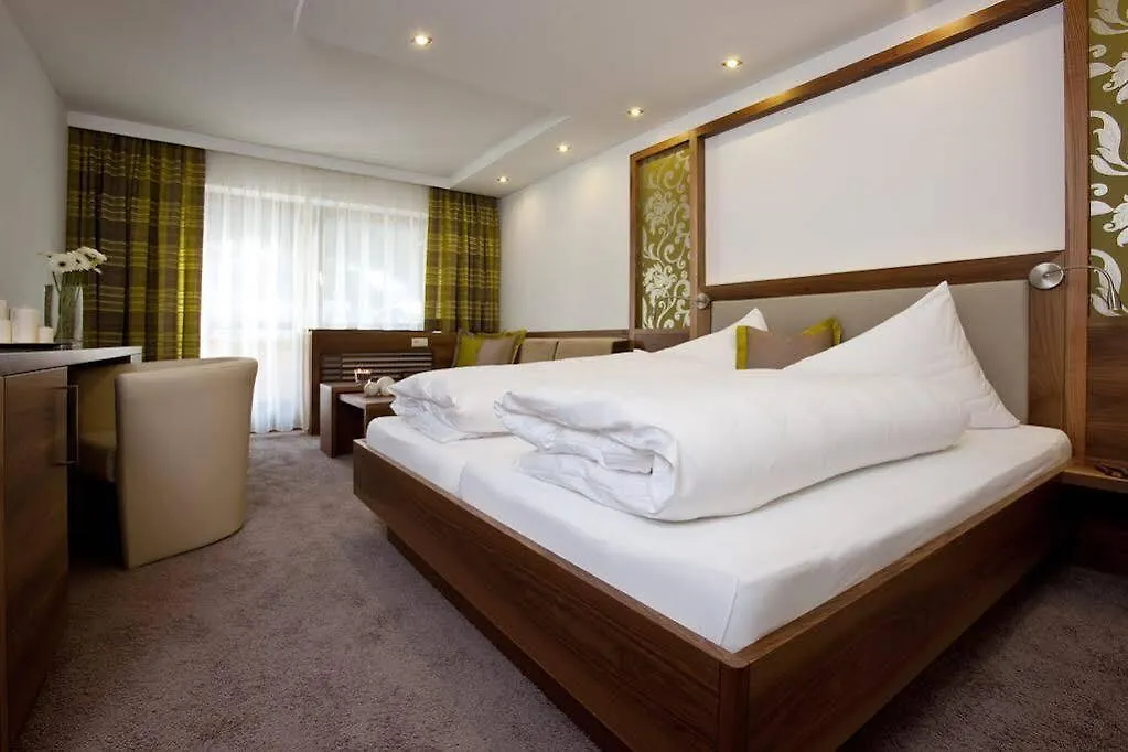 Hotel Garni Mirabell Ischgl 3*,